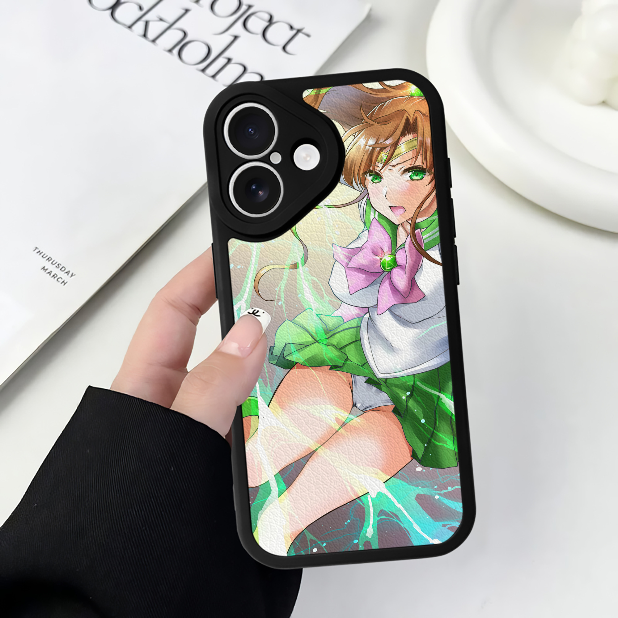 （画像用） 美少女戦士セーラームーン Sailor Moon 【iPhone 16シリーズ対応】シリコンスマホケース（レザー調） 材質：シリコン